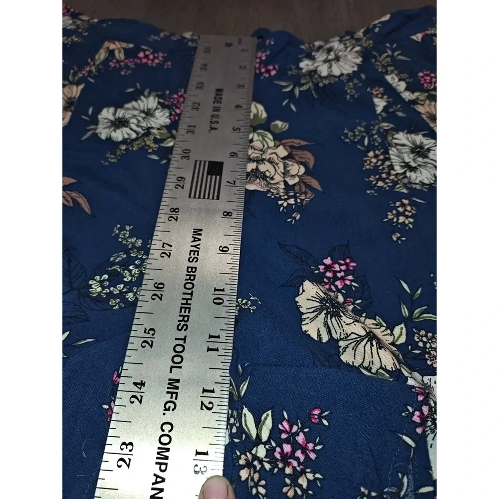 Torrid Woman's floral shorts,Inner Lined,Plus Size 1 - Picture 8 of 9